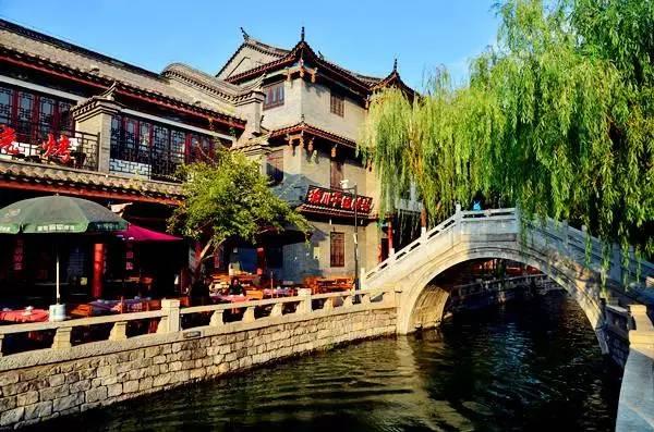 如果一个女生总是跟一个男生抬杠，喜欢跟他吵架，总是喜欢损男生，是什么表现？